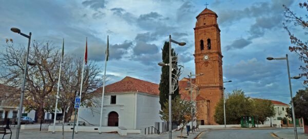 Cogollos de Guadix es un pequeño municipio de la comarca de Guadix (Granada), situado en las estribaciones de Sierra Nevada y con un marcado carácter rural. Cuenta con una larga historia de origen romano y andalusí, un patrimonio sencillo pero significativo y un entorno natural de montaña y de ramblas. Su economía y forma de&hellip;
